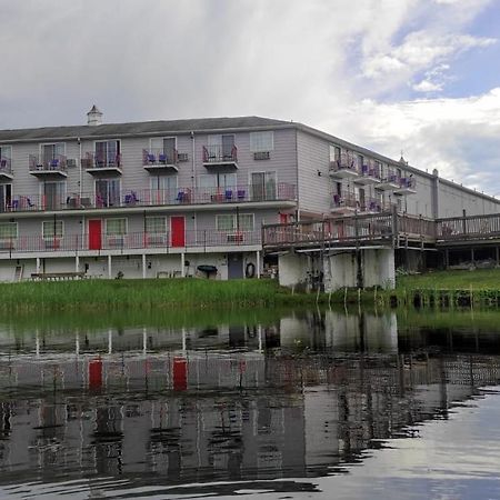 Super 8 by Wyndham Sturbridge Hotel Eksteriør billede