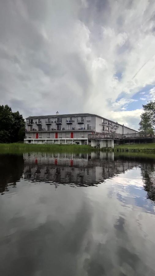 Super 8 by Wyndham Sturbridge Hotel Eksteriør billede