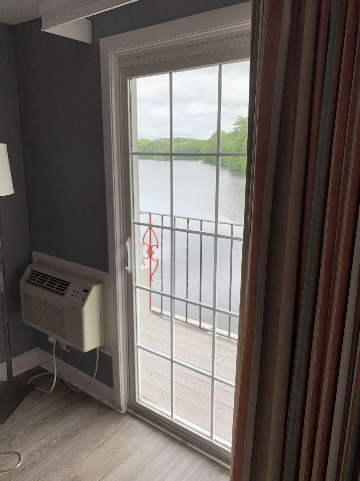 Super 8 by Wyndham Sturbridge Hotel Eksteriør billede