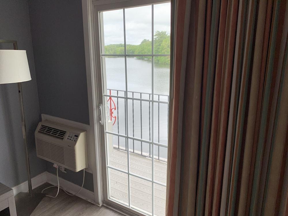 Super 8 by Wyndham Sturbridge Hotel Eksteriør billede