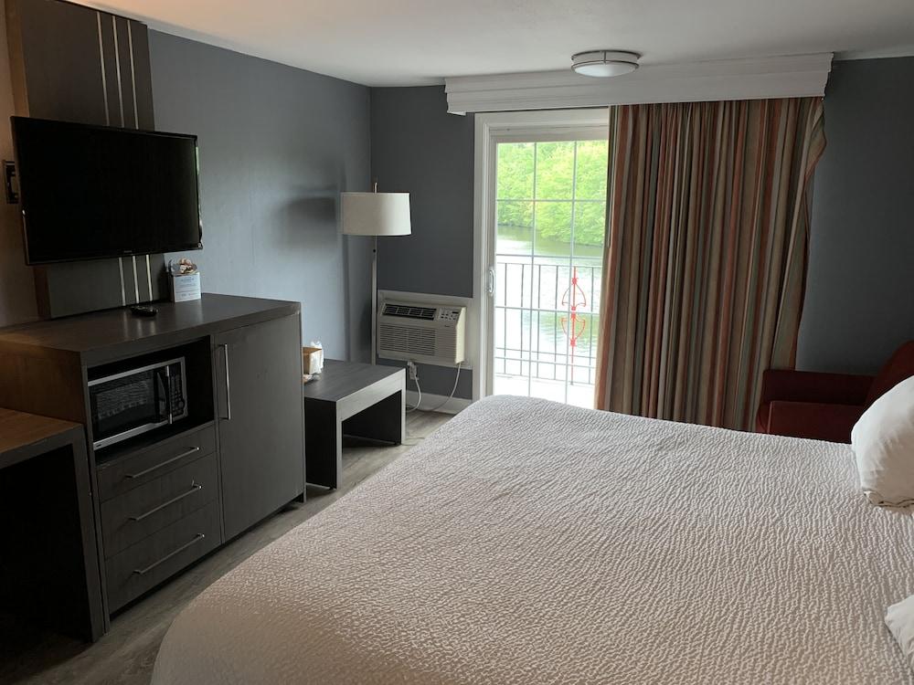 Super 8 by Wyndham Sturbridge Hotel Eksteriør billede