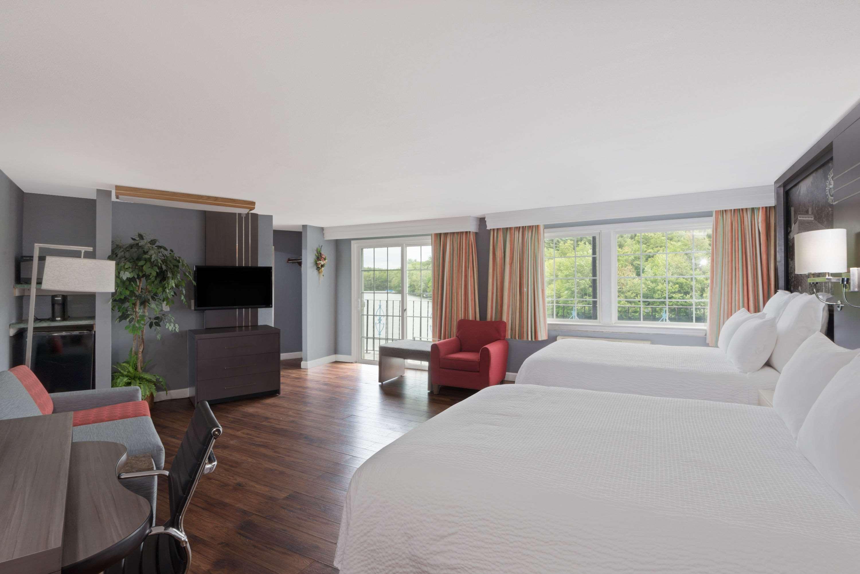 Super 8 by Wyndham Sturbridge Hotel Eksteriør billede