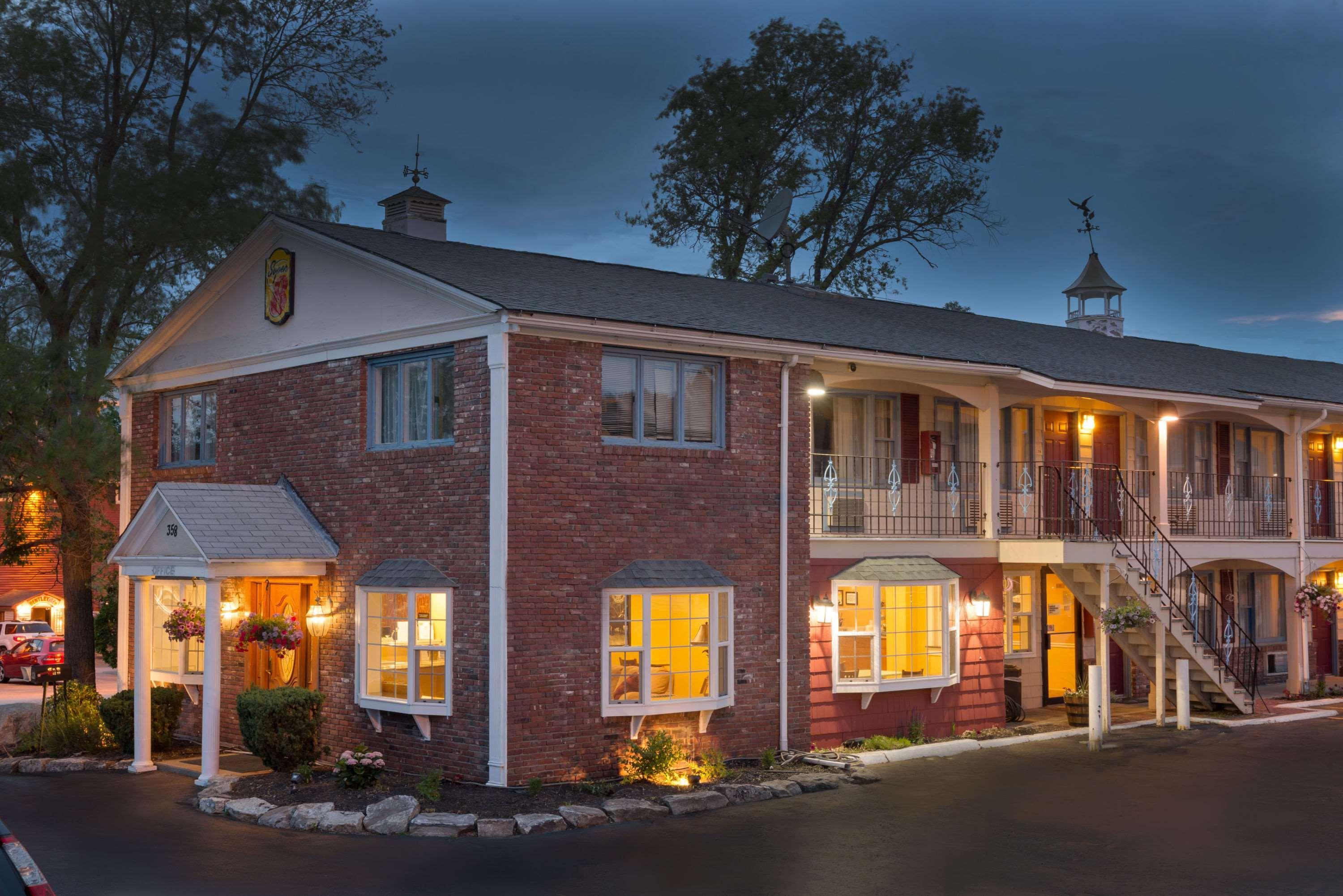 Super 8 by Wyndham Sturbridge Hotel Eksteriør billede