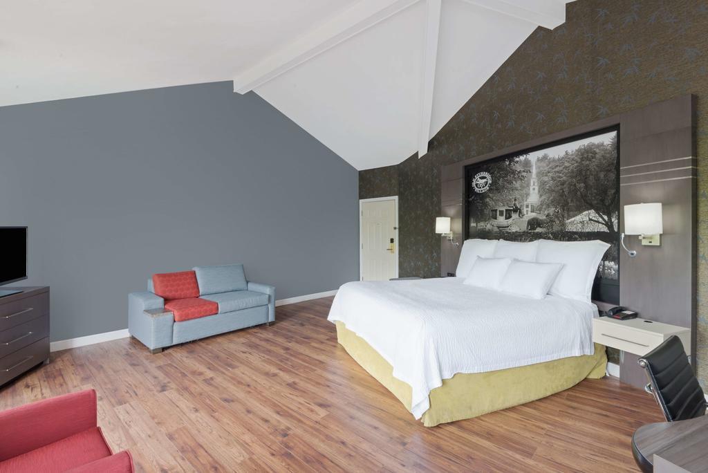 Super 8 by Wyndham Sturbridge Hotel Eksteriør billede