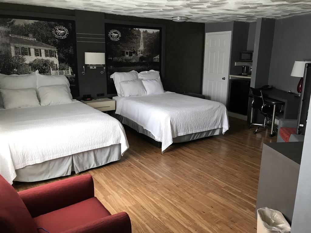 Super 8 by Wyndham Sturbridge Hotel Eksteriør billede