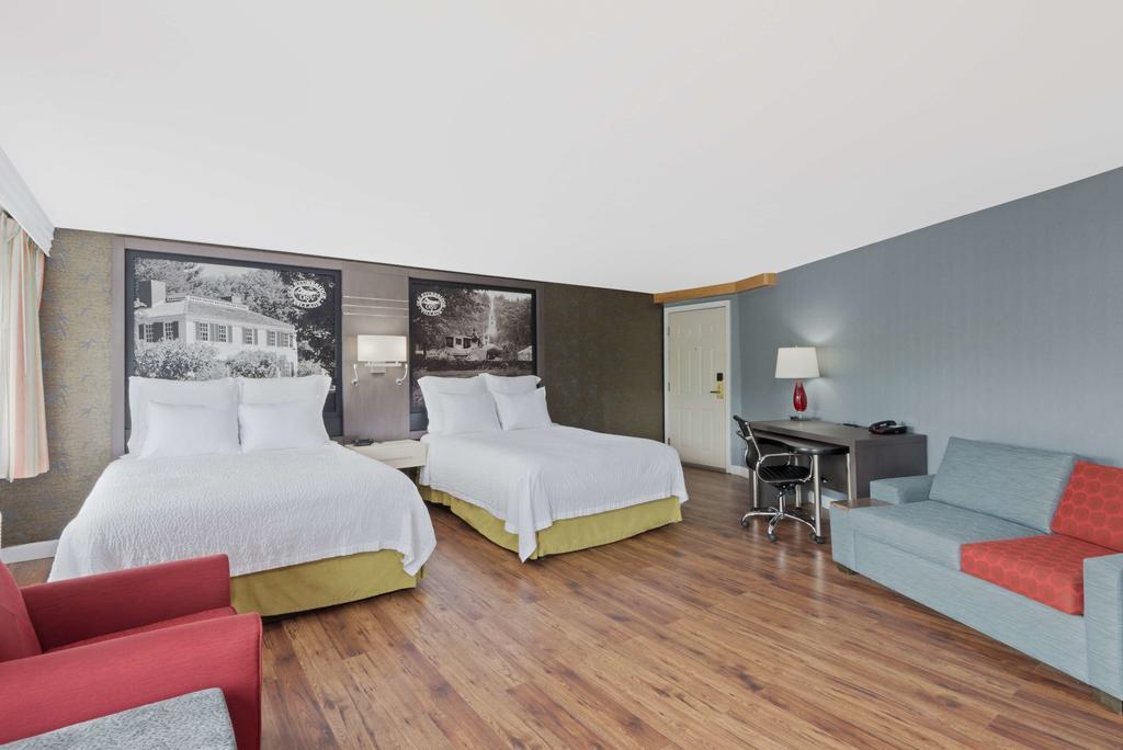 Super 8 by Wyndham Sturbridge Hotel Eksteriør billede