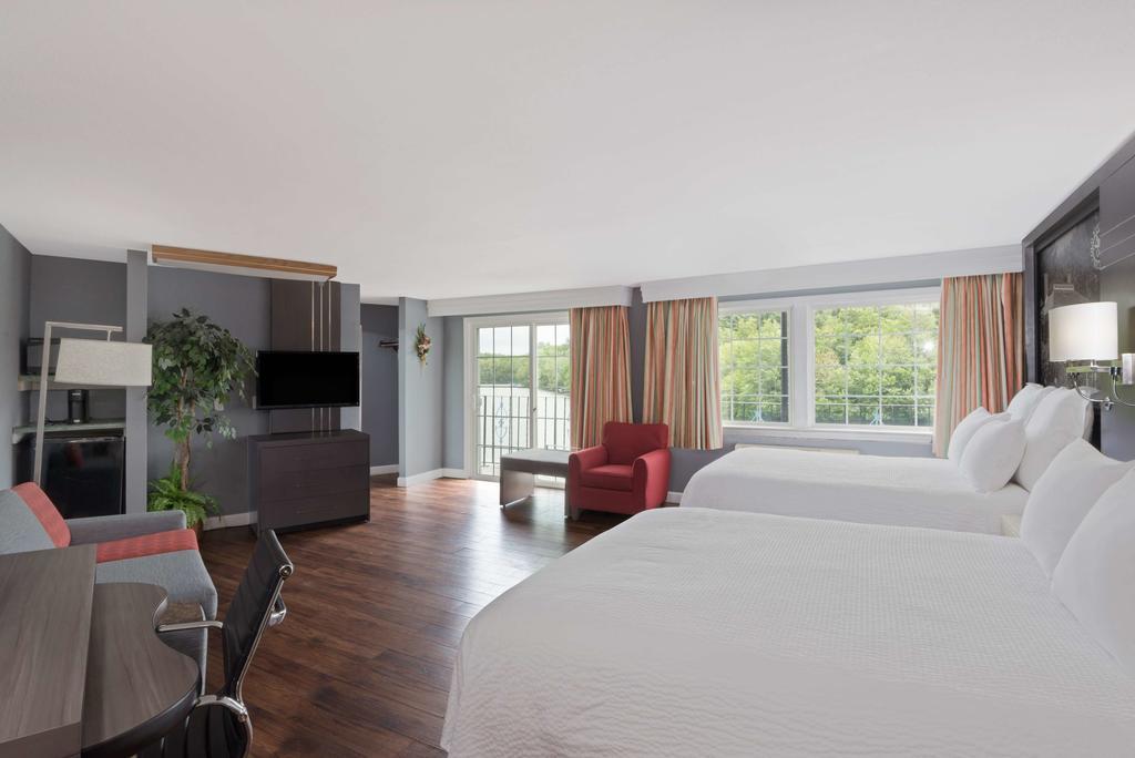 Super 8 by Wyndham Sturbridge Hotel Eksteriør billede