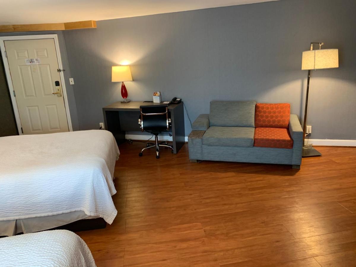 Super 8 by Wyndham Sturbridge Hotel Eksteriør billede